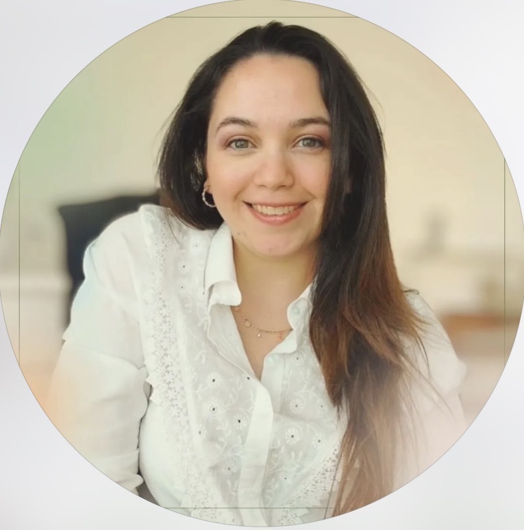 Alina Roldán Cargnelli, psicóloga, sonriendo